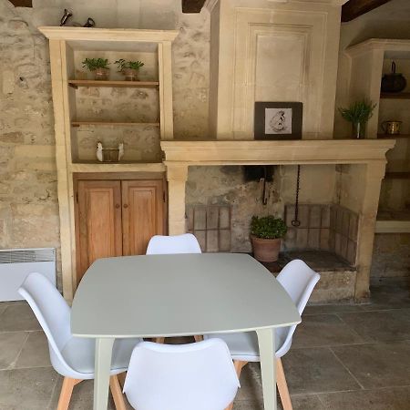 Gite de la Tour des Abbés Fontvieille Exterior foto